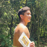 Athlete holding authentic Kaiser Tung Hsieh Touku Balm warming plaster in active outdoor training